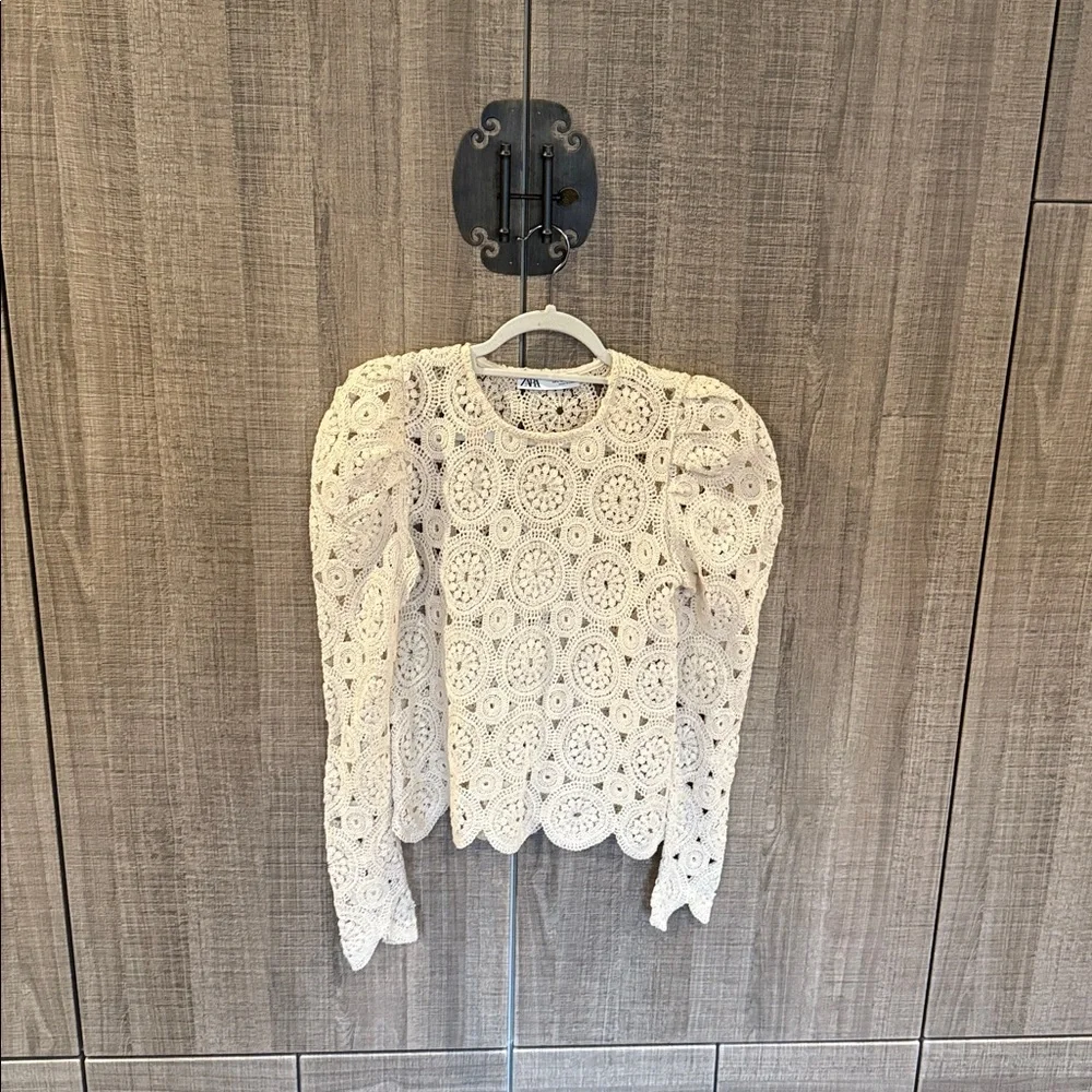 Zara Crochet Knit Puff Sleeve Scalloped Sweater‎ Blouse